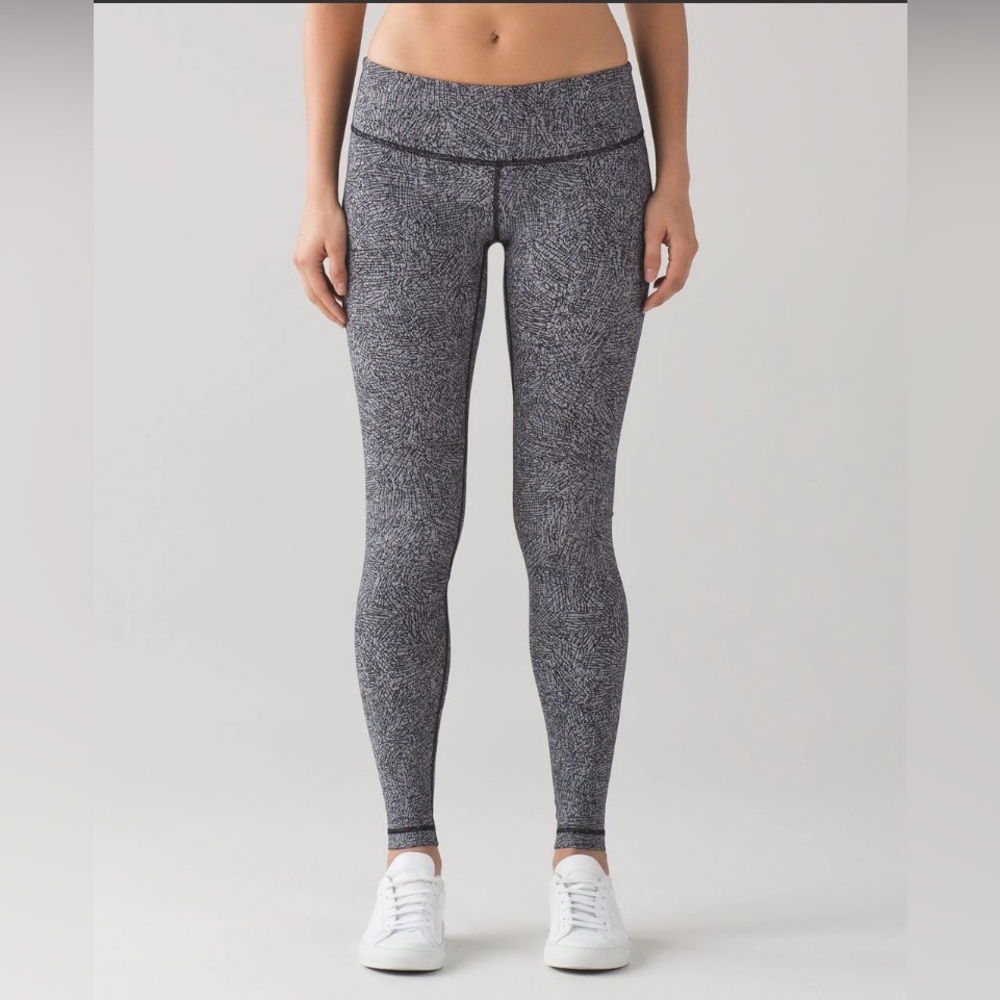 LULULEMON Women’s Line Up White Black Print Wunder Under Pant III - 4